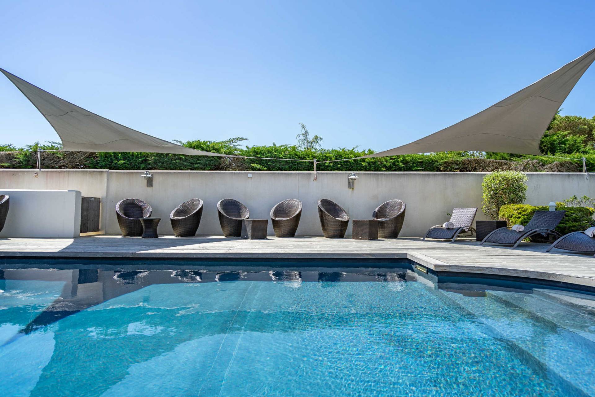 Elegance Suites Hotel